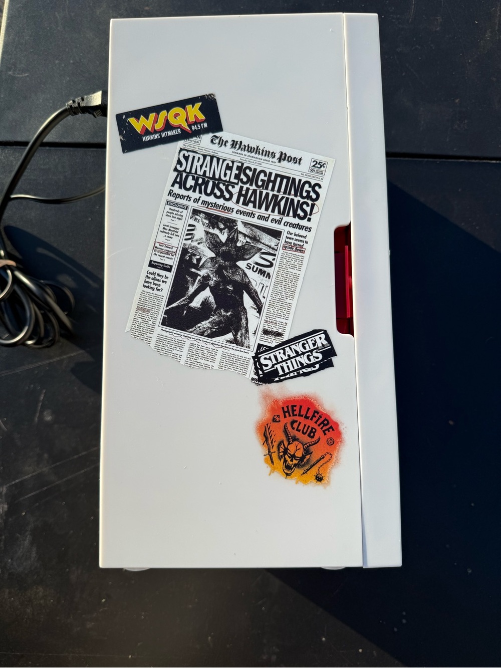 Stranger Things Hellfire Club Locker Mini Fridge - Picture 6 of 8